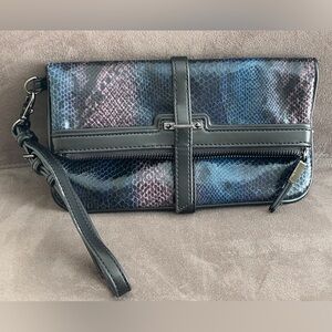 Simply Vera Vera Wang blue and purple faux snakeskin wristlet clutch wallet
